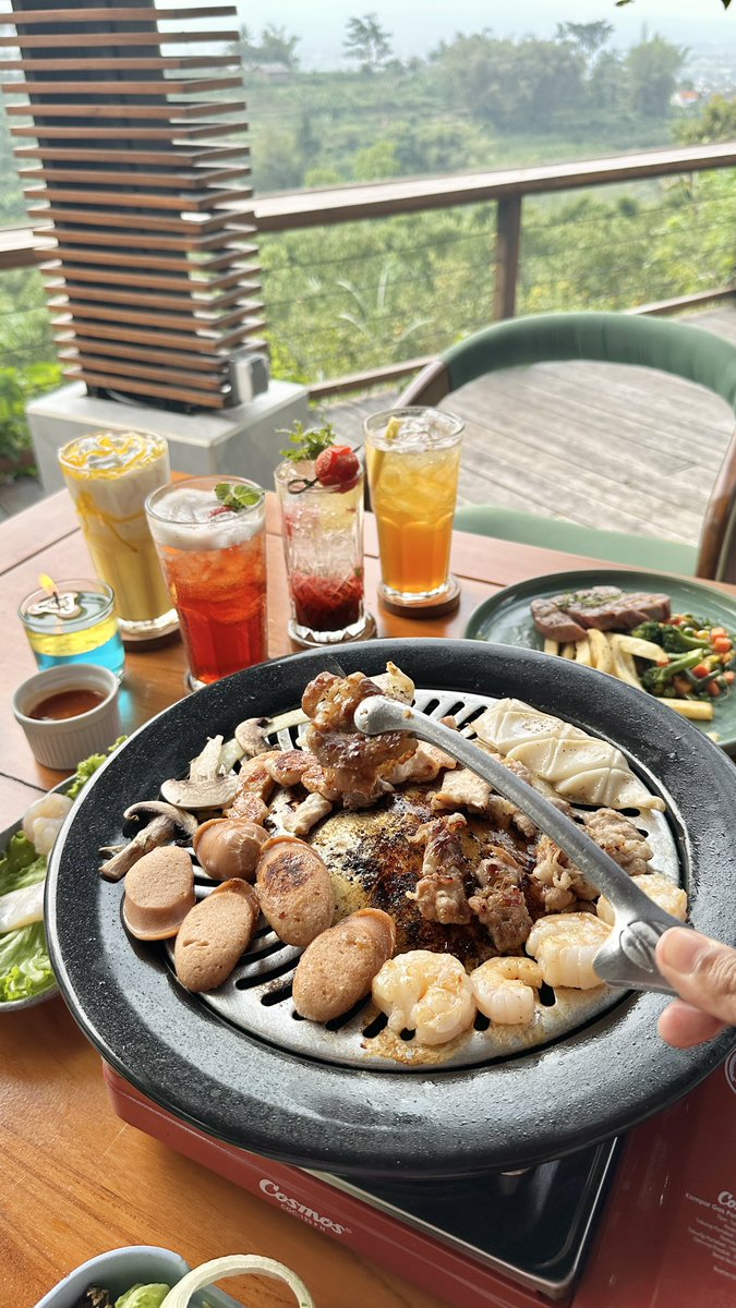 infomalang's tweet photo. Abis liburan ke Batu, bingung cari makan di mana?
Kalo mimin sih mampir ke Kanvill Dau aja

Di sini kamu bisa ngegrill with a view dg harga murah meriah mulai 90ribu aja buat ber-3. Mure kaaan? https://t.co/6EjLGen9hM