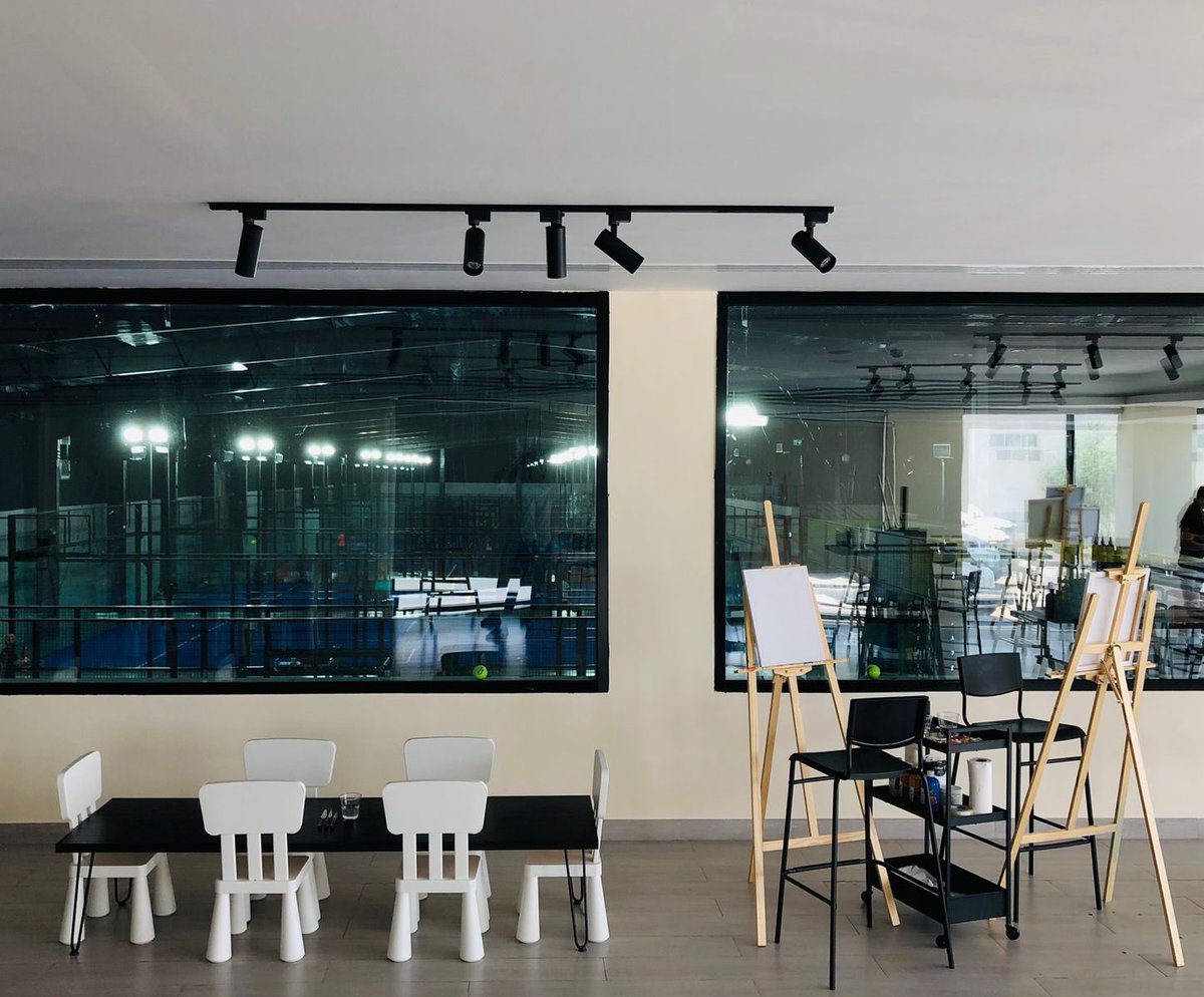 AlshahlaStudio's tweet photo. Our Dubai Studio:
We can provide a wide range of art activities for your team. We can even customize art events and include other activities such as yoga and padel. Food and drinks can be served while the artists indulge in their creations. 
#ArtStudio #DubaiActivity https://t.co/a5kws8Rmhm