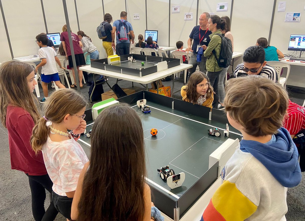 anne bisagni tweet media