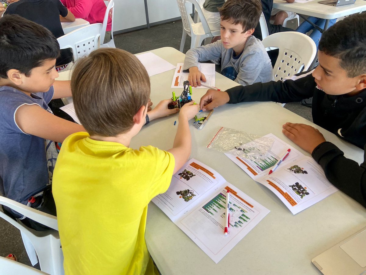 anne bisagni tweet media