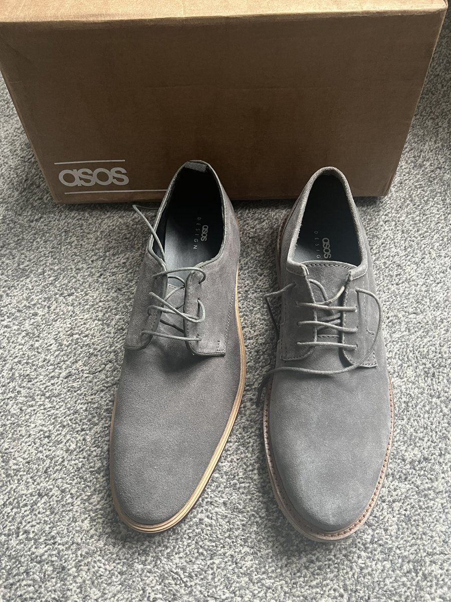 434mpritch's tweet photo. @ASOS_Menswear 
Really annoyed!! My partner needed these shoes for an event tomorrow and they’ve turned up from ASOS like this!! Two left shoes, which aren’t even the same shoe style!!! Been messed about so many times by ASOS it’s becoming a joke!!!!!😡😡🤬🤬😡😡 #ASOS #asos https://t.co/M5A7G2ax1B