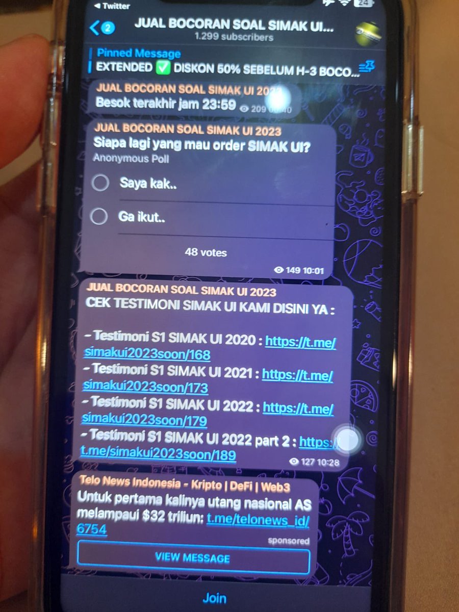 gascumlaude's tweet photo. ‼️INFO PENIPUAN JOKI SIMAK UI‼️

gua baru dapet info dari dm kalo ada grup tele yang nyediain info joki, ITU TIPU YA GAIS! gambar ss pengumuman gua waktu lolos sbmptn juga dijadiin testi sama dia. emang sialan🫵🫵

*ini gabisa di ss tele nya makanya foto dari hp lain https://t.co/ky0WHAHIbK