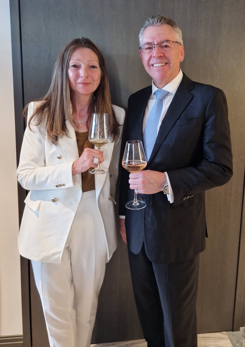 Faberge jewellery, Italian, Georgian and Azerbaijani wines. It was a great pleasure to meet Sarah Fabergé, great-granddaughter of the famous Peter Carl Faberge.

#wine #jewellery #style #history #elegance #wine #friendship