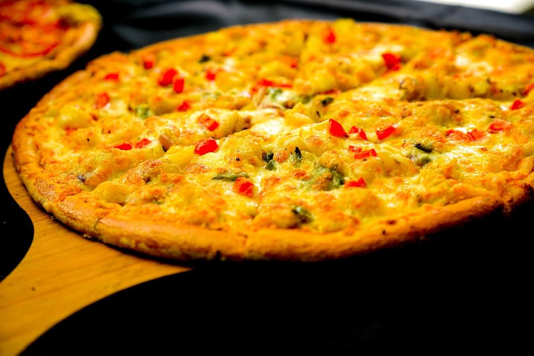 Somebody tell the good people <a href="/EuniezKitchen/">EuniezKitchen</a>  that they have that Best Pizza in town