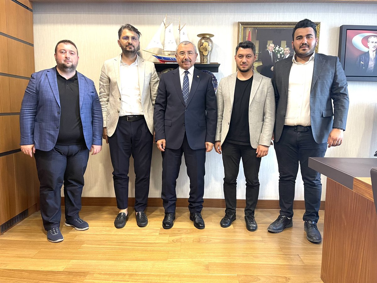 bbismailerdem's tweet photo. Ataşehir teşkilatımızdan, Sultanbeyli Gençlik kolları başkanlığı yapan başkanlarımız ve Hafik İlçe Başkanımız ve yönetim kurulu üyeleri misafirimiz oldular. Nazik ziyaretleri için kendilerine ayrı ayrı çok çok teşekkür ederim. @Samifindik29 @HabipGorler @farukvaran @mhmtckr53 

#TBMM