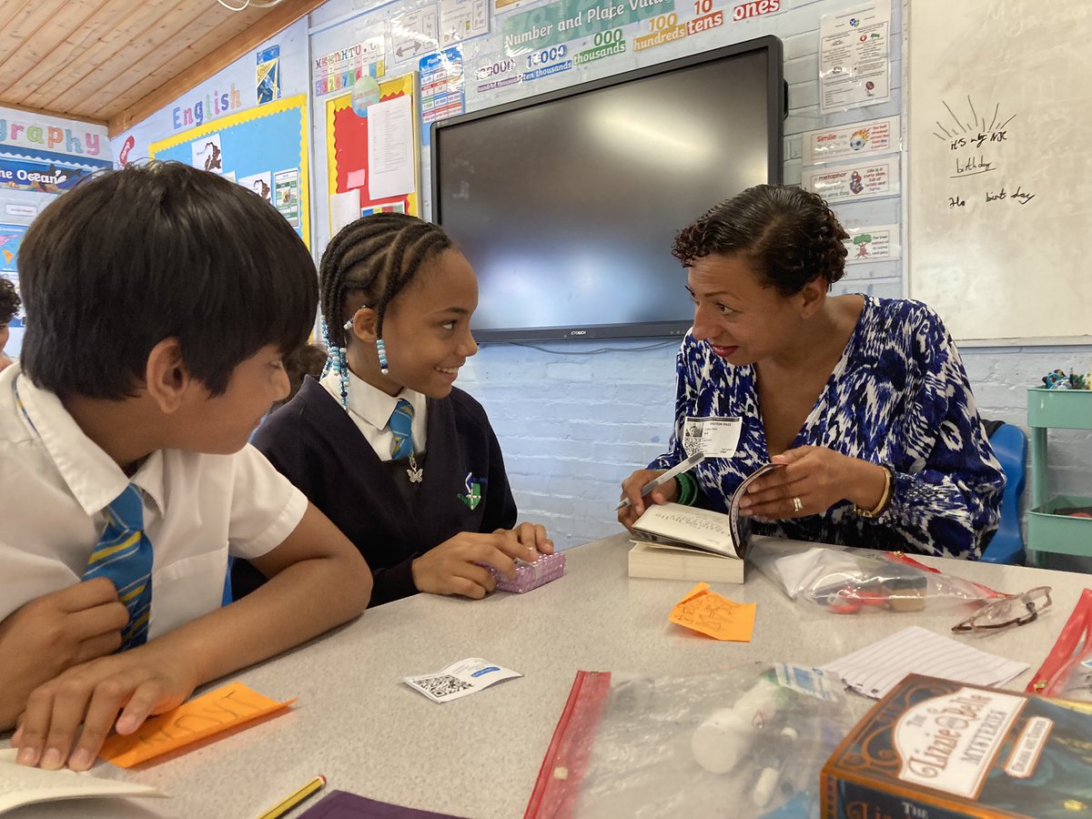 EmilyDrabs's tweet image. What a joy to meet the wonderful students of @SASFschool with the spectacular JT Williams @OjiBrown73 on a @Booktrust #BookTrustRepresents school visit - talking about Lizzie and Belle and so much more @FarshoreBooks - vital for kids to see themselves in the books they read