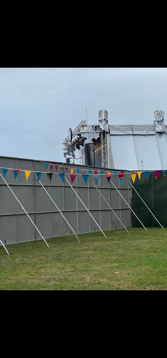 Dan_Fineman's tweet photo. Can you explain @TicketmasterCS how this equates to the Tom Jones tickets you mis-sold for a "VIP Area with excellent view of the stage"? Customer service on site at @BrightonSeries concert utterly useless. So many angry and ripped-off people - myself included. Refund please. https://t.co/NFURqs3x2d