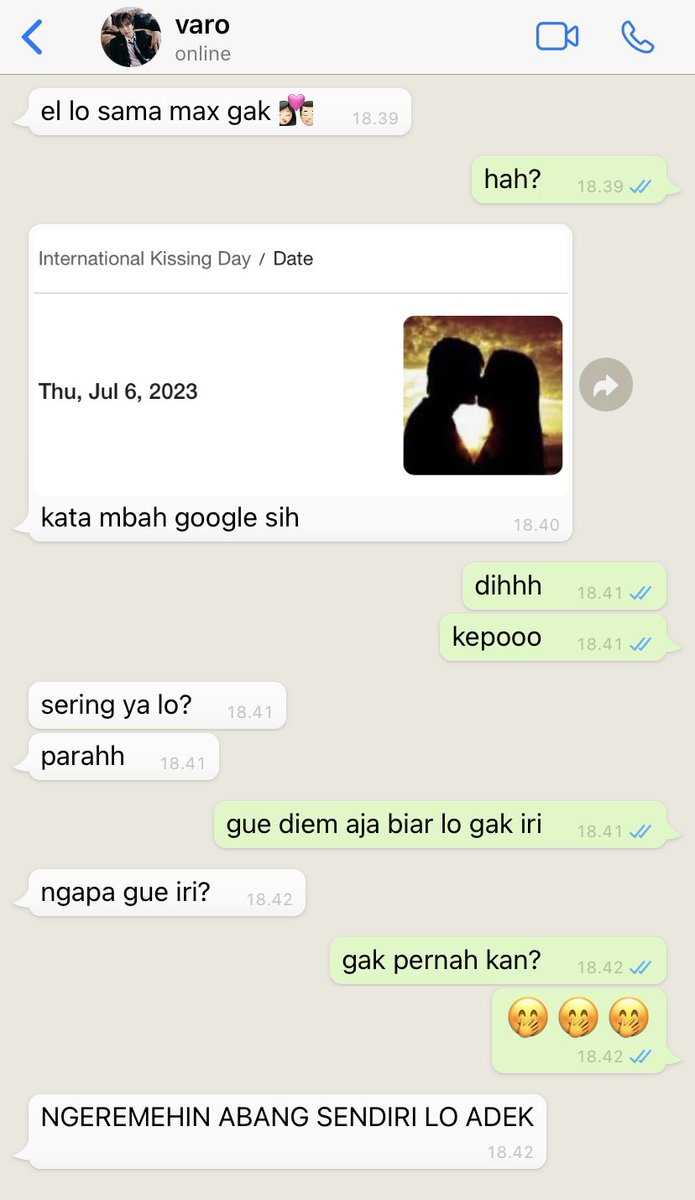 pputtercupp's tweet photo. 😏😏😏

cw// mention of kissing

— lee haechan one tweet au https://t.co/7GTVuA4HE4