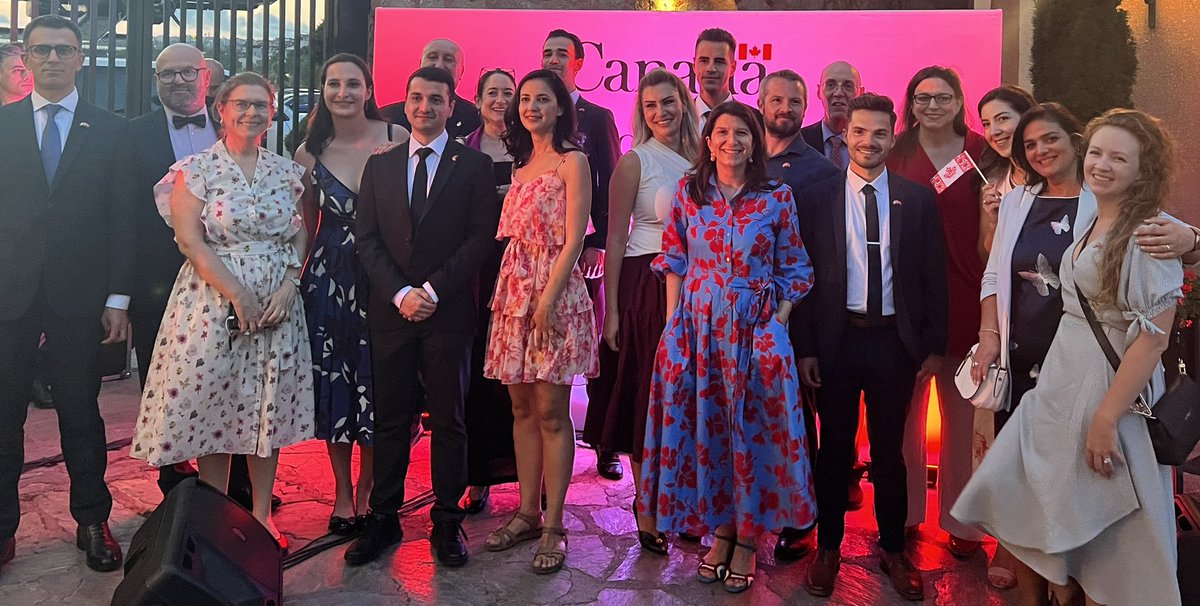 And the #AwesomeTeamCanada behind a great party!