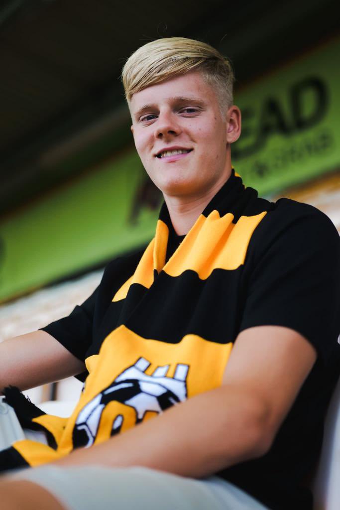 Bright future ahead!💫 Congratulations to George Hoddle who has signed his first professional contract with @CambridgeUtdFC following an outstanding season with the Under 18s✍️ #CamUTD