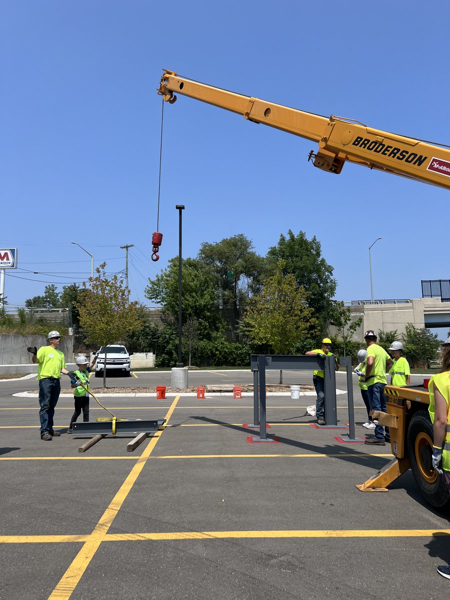 CD_Barnes's tweet photo. Thanks West Michigan Construction Institute for providing area middle schoolers a glimpse into the construction 🦺 industry❗❗  Great experience, awesome kids....we were thrilled to be a part of the action 🔨🔧  
https://t.co/wQR6rb1YEj https://t.co/mKtvW7ueqh