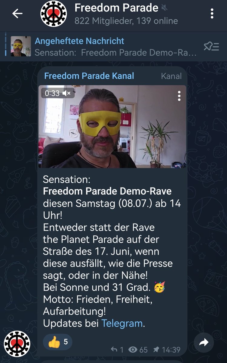 reclaimrosalux1's tweet photo. Braunbär und #PutinParade machen einen Ersatz Rave am #b0807 falls Rave the planet Parade nicht stattfindet. Auch wenn doch, PutinParade ist bestimmt auf der Strasse des 17.Juli unterwegs. https://t.co/tbkYO2S2sJ