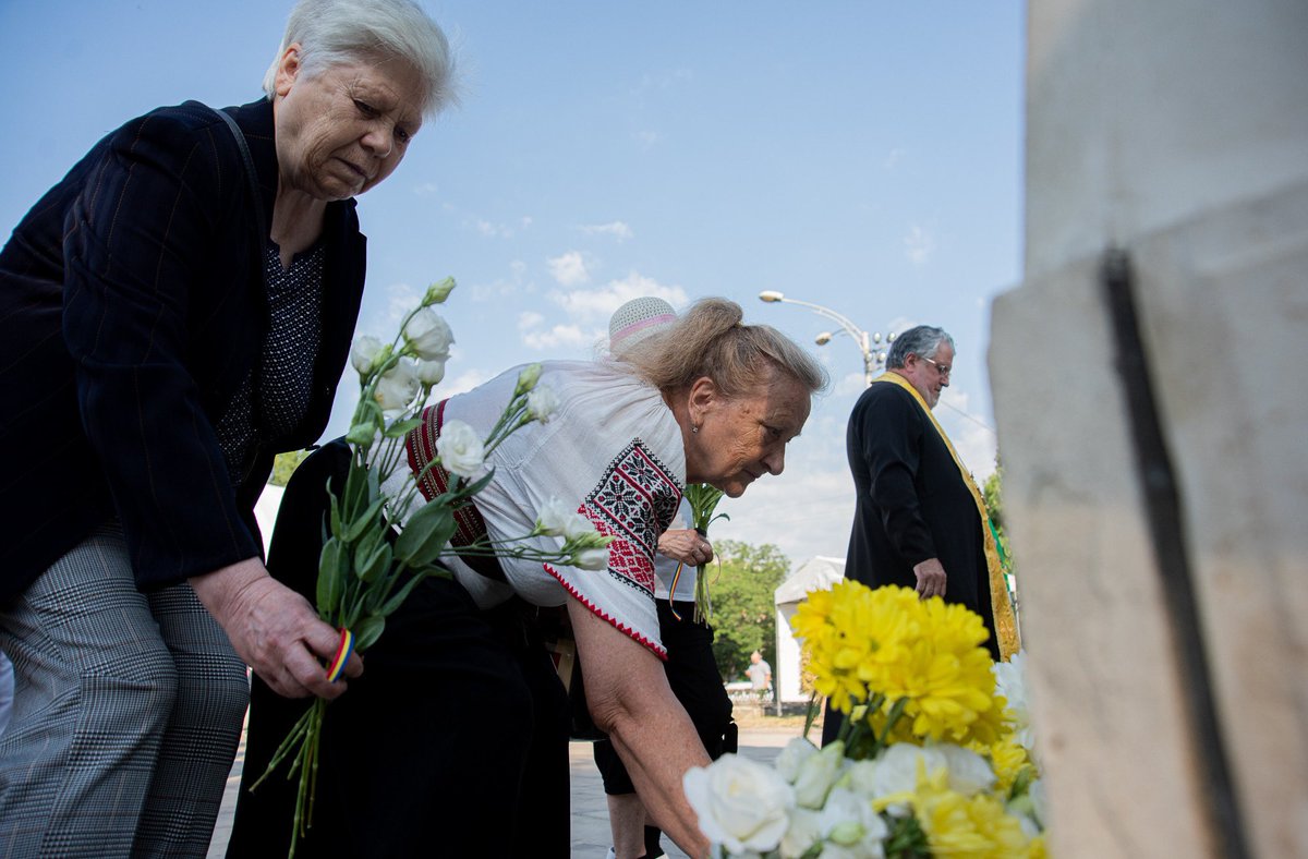 sandumaiamd's tweet photo. Today in Moldova, we reflect on the tragedy of Soviet deportations. Over 72,000 people were forcibly uprooted, stripped of their dignity, crammed into cattle wagons, sent far away from their homes. 
Their stories serve as a reminder that such injustices must never be forgotten. https://t.co/NSwgFtdhAP