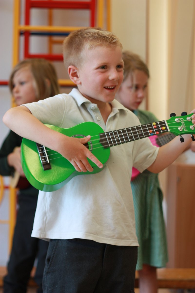 BuryCEPrimary's tweet photo. Thursdays at Bury = music at Bury https://t.co/eUU26Z33PP