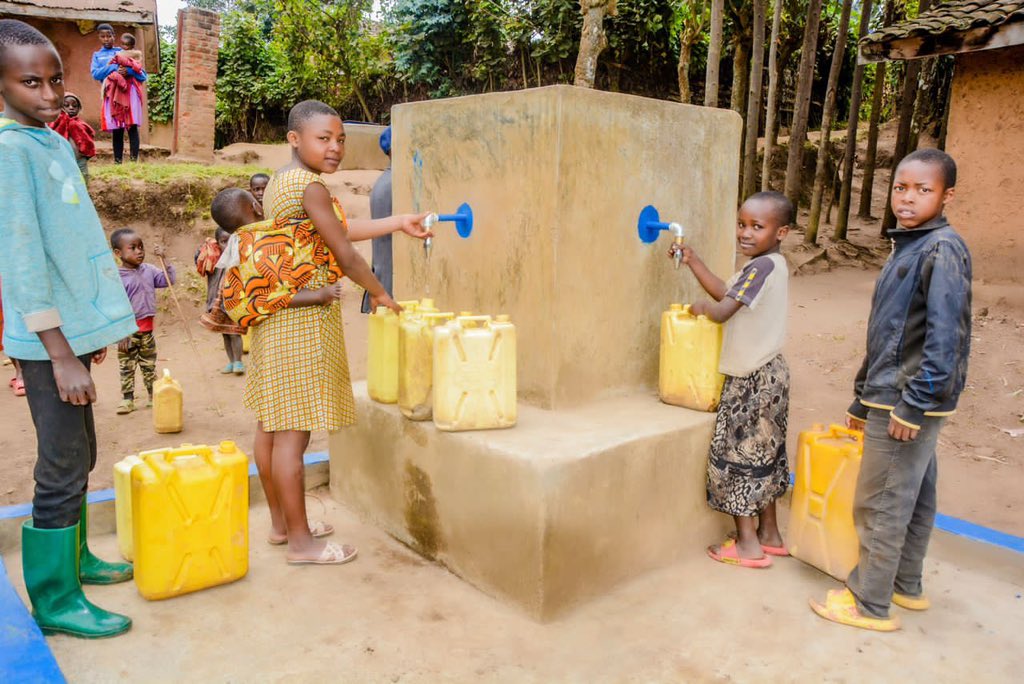 RwMountainTea's tweet photo. Rwanda MountainTea Ltd is not only committed to serving an excellent cup of tea. Improving every single life across our tea gardens is key to our success. Today, Nyabihu is celebrating additional water points. https://t.co/96DmxAIWiK