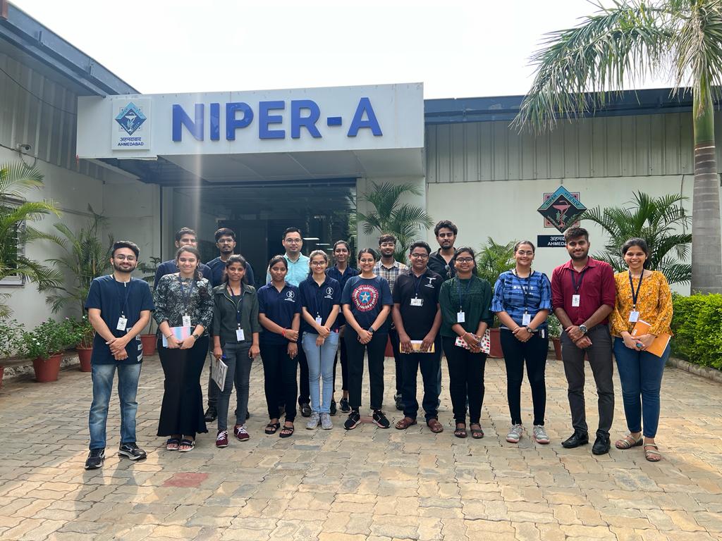 GujBiotechUni's tweet photo. Students of @GujBiotechUni visited the Animal House Facility at @NIPERAHM .
Dr. Pallab Bhattacharya (Assoc. Prof) and Dr Satish (Vet. i/c) interacted with the students and demonstrated  important lab animal experiments particularly high precision surgery of Rat Brain Isolation. https://t.co/hyhMmXcppp