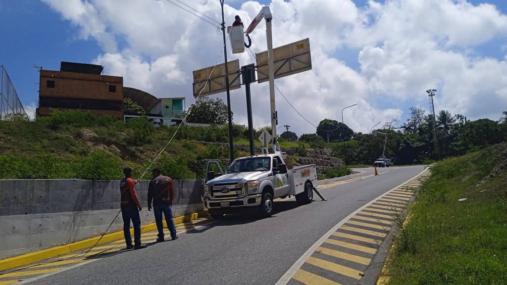 Nuestro equipo de <a href="/EmicaContigo/">EmicaContigo</a> se encuentran trabajando en la recuperación de la Torre ubicada en la calle 12, así como en la iluminación de la calle 13 y todo el punto y círculo de este sector. Subir de la ribereña al centro de la ciudad, tendrá otra cara. Hoy lo inspecciono!