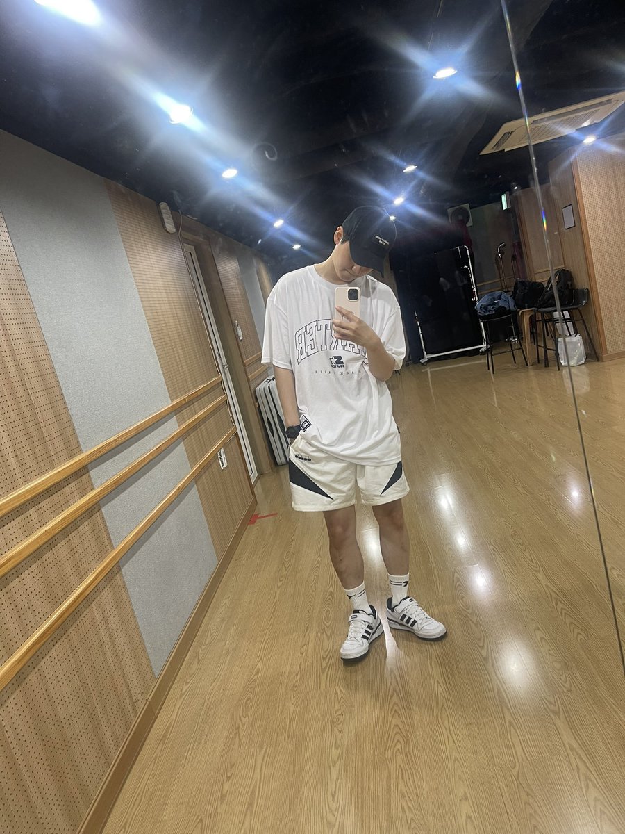 onf_feed's tweet image. ▼ ENG TRANS
[#J_US][#LeeSeungjun] Long distance cheek heart❤️ #PracticeIsOver 

#온앤오프 #ONF #제이어스