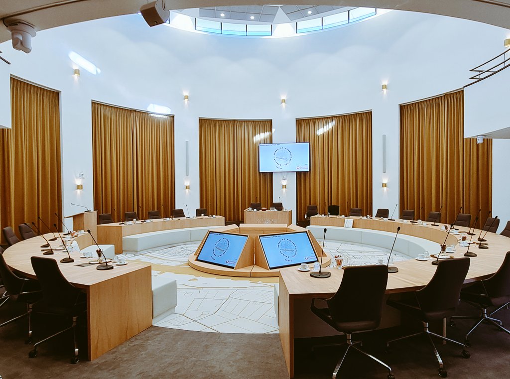 StephanVink's tweet photo. Vandaag om 16:00 uur start alweer de laatste vergadering van de #gemeenteraad #Gorinchem voor het zomerreces. De raadsleden debatteren over de jaarstukken 2022 en de perspectiefnota 2024-2027. 

Volg deze vergadering live via: https://t.co/DO90kzNpRA https://t.co/9yXd1CRB5C