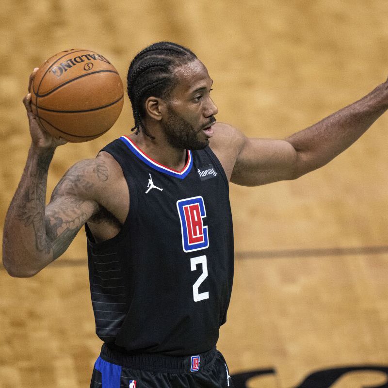 UofBasketball's tweet photo. *Highest EFG% with 0-4 seconds on the shot clock

1. Kawhi—64.2% (???)
2. Mikal—57.8%
3. OG—57.0%
4. LaVine—55.4%
5. Randle—52.8%
6. Fox—52.7%
6. Hart—52.7%
8. Tobias—43.3%
9. Edwards—50.4%
10. Grant/Mobley/Hield—50.0%
.
.
80. Ja—30.6%
81. Bron—30.5%
82. Bey—30.1%
83. Bones—28.1% https://t.co/6UHDiQZCSP