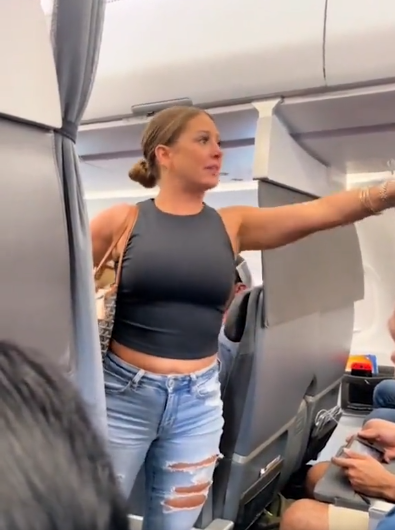 GreggggWallace's tweet image. This is who that woman saw on the plane and demanded to get off