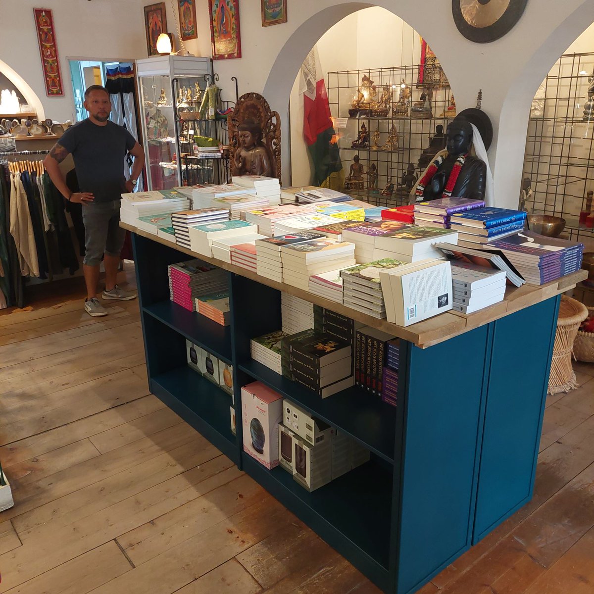 QuickRack's tweet photo. Mystiek heeft recent nieuwe stellingen aangeschaft bij ons.
Hier het prachtige resultaat.
Veel plezier met deze stellingkasten!! https://t.co/kLJLziKXie