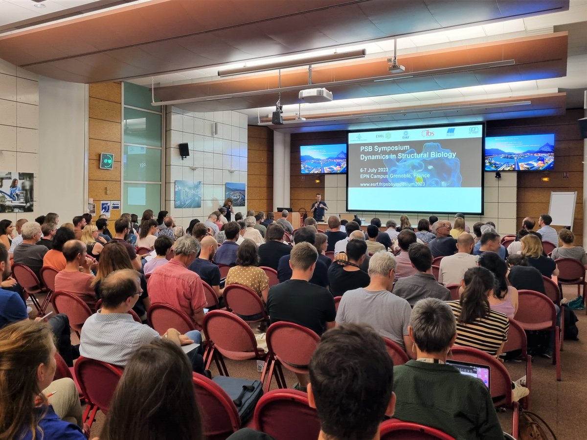 Full room for the start of the @PSB_Grenoble Symposium 'Dynamics in Structural Biology'! Two days to illustrate how big biological questions can be resolved in structural biology through the application of interdisciplinary methodological approaches.