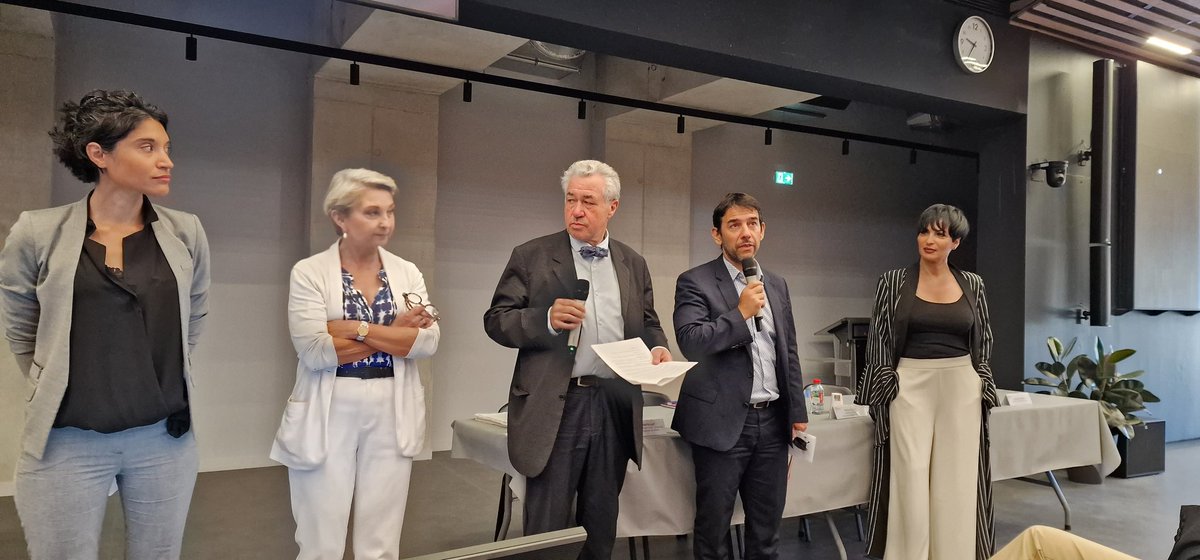 Merci!
<a href="/unimesfr/">Nîmes Université</a>
<a href="/AvocatsDeNimes/">AvocatsDeNîmes</a> 
#CANIMES 
de votre invitation pour échanger sur les relations avocats/magistrats et les travaux du Conseil Consultatif Conjoint auxquels j'ai eu l'honneur de participer !
<a href="/Rolan_Rodriguez/">Roland Rodriguez</a> en binôme