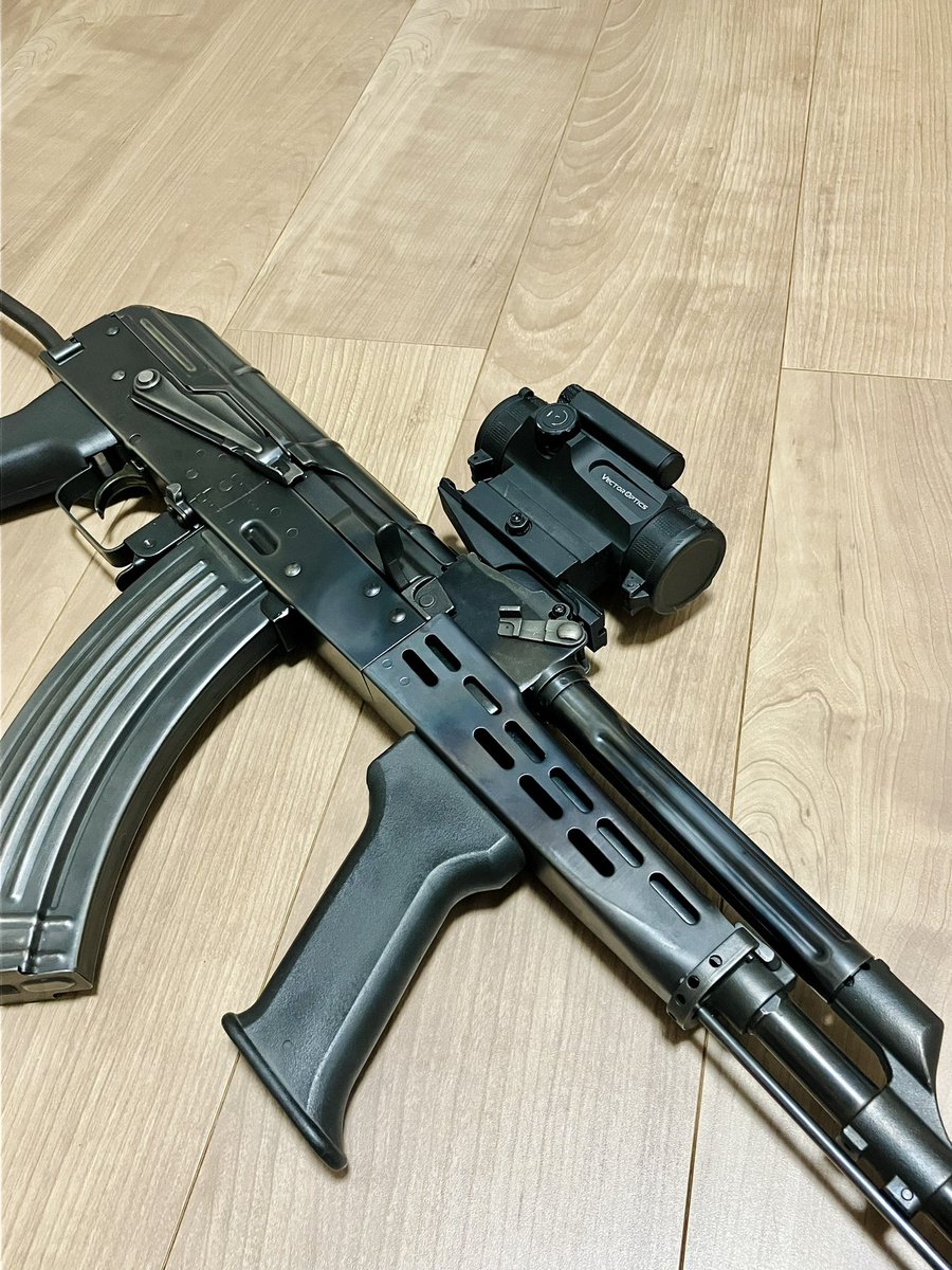 MAZDA_1978's tweet photo. 敵が視認できるバリケフィールドで、ヘタクソで初弾が当てれないため、ナム戦特殊部隊装備用のAMD65に禁断のレイルマウント&光学機器を取り付け。
すまぬ、ナム兄弟達よ‥
#LCT
#AMD65 https://t.co/Ia5y4bXITW