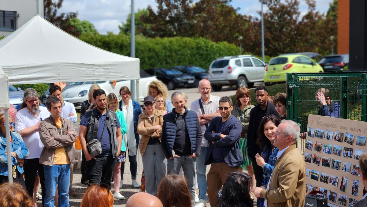 OrangeStoreOff's tweet photo. #TouslessouriresGdt se sont retrouvés à #Villers pour fêter les 10 ans du CAP dans leurs locaux. Moment de convivialité et de partage suivi d'une remise de lot par @NBTECH54, récompensant l'engagement RSE des équipes ! Bravo à toutes et à tous 👏Merci pour votre bonne humeur !😃 https://t.co/0jIOKrQfWJ