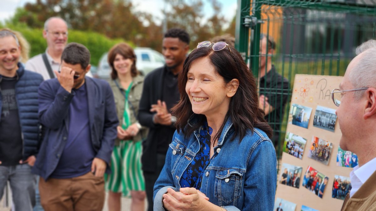 OrangeStoreOff's tweet photo. #TouslessouriresGdt se sont retrouvés à #Villers pour fêter les 10 ans du CAP dans leurs locaux. Moment de convivialité et de partage suivi d'une remise de lot par @NBTECH54, récompensant l'engagement RSE des équipes ! Bravo à toutes et à tous 👏Merci pour votre bonne humeur !😃 https://t.co/0jIOKrQfWJ