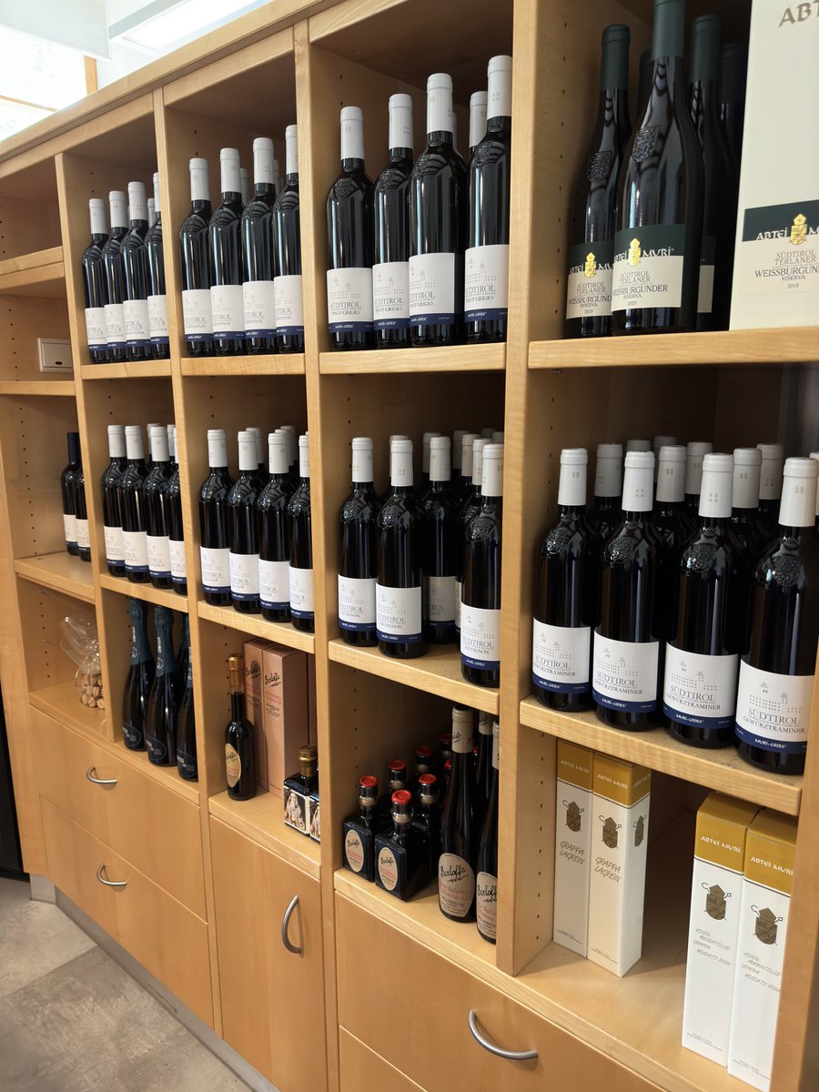 fsantossilva's tweet photo. Gruß an @JanThaler - leider verkaufen sie hier den Riserva nicht (muss 1 Jahr im Voraus reserviert werden) #murigries https://t.co/o8oJHKUxyQ