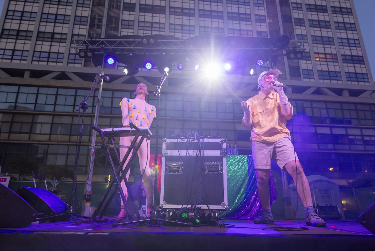 atlantic_pride's tweet image. Mércores de bailoteo e drag con #JeanFixx, @mueveloreina, @hidrogenesse e #CharlotBennet. 
Gran despedida da praza Pontevedra, hoxe mudámonos aos xardíns! 

Grazas polos apoios a @estrellagalicia @Xunta @Absolut_ES @Coruna_Style @aldahotels #xacobeo #globalgrafic #galicia