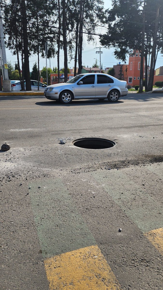 Jimmyli71's tweet photo. #Día3 Coladera sin tapa en @PresidenciaLerm sobre Av #LasPartidas causando accidentes, 🛞ponchadas @alfredodelmazo @SOLTOLUCA @TolucalaBellaCd @miguelarponce @VILLALVAZO13 @VialidadToluca #Lerma https://t.co/3Cj7yjKCO4