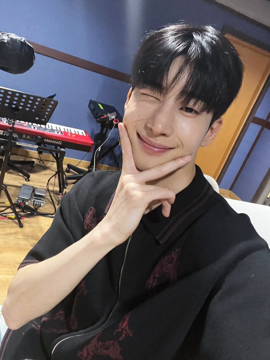 [📸]
‘SPECIAL LIVE ONE’ 연습 현장 Behind Photo💜
즐길 준비 되셨나아😉이번주 토요일에
우야랑 행복한 추억 만들어요🩵💙

💜 2023 HAN SEUNG WOO SPECIAL LIVE #ONE
🗓 23.07.08(토) 6PM (KST)
📍 광운대학교 동해문화예술관
🎟 kko.to/LcGPgCkS8X

#한승우 #HANSEUNGWOO
#FRAME #Dive_Into