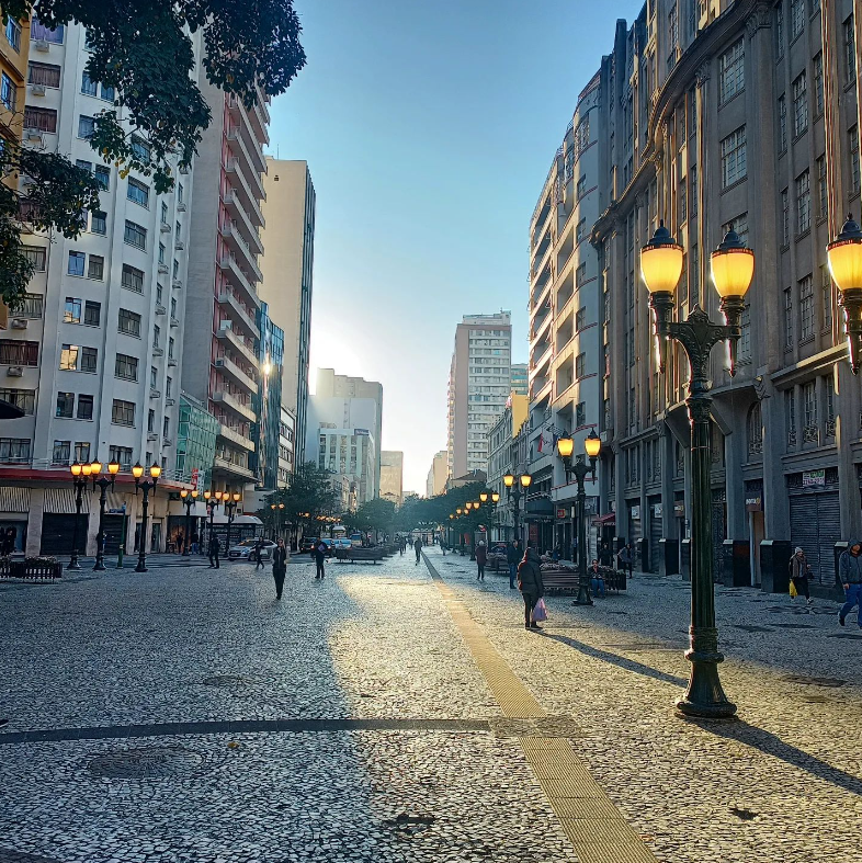 AmarCuritiba's tweet photo. Boa dia, Curitiba!

📷 @curitibavision
= = = =
📍 Calçadão da XV
.

.
▶Nos achou no Explorar? 😍
📌 Siga @amarcuritiba
.
.
. https://t.co/Bb2GiF2Q6z