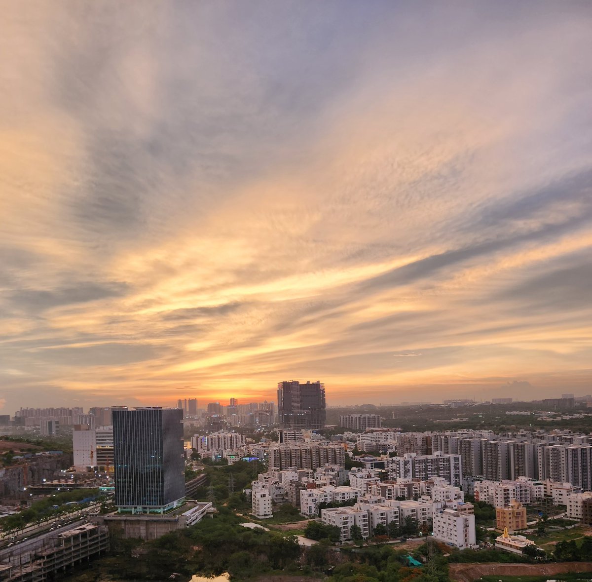 hyderabaddoctor's tweet image. #ViewfromtheWindow
#sky #sunsets @HiHyderabad