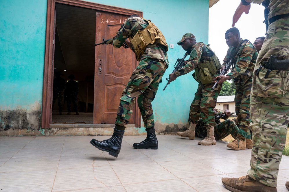 USSOCAF's tweet image. U.S. #SpecialOperationsForces soldiers instruct Ghanaian soldiers on close quarters battle techniques during a Joint Combined Exchange Training in Asutsuare, Ghana. 

CQB is a tactical situation that involves a weapons fight at close range.