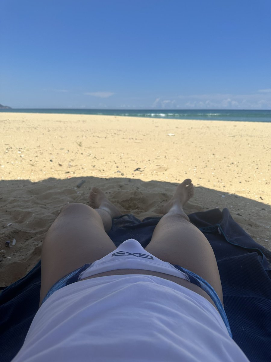 KHOMKRITLIN's tweet image. Smiley #beachboy ☀️🌊