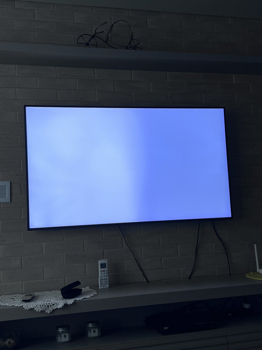 _leopetro's tweet image. Paguei R$ 5.014,90 nessa belezinha aqui, em julho de 2021. É uma QLED Q70A. Desde abril deste ano estou tentando que a @SamsungBrasil resolva meu problema, mas para ter um orçamento, tenho que desembolsar R$ 200,00. Fora isso, eles não dão assistência alguma.