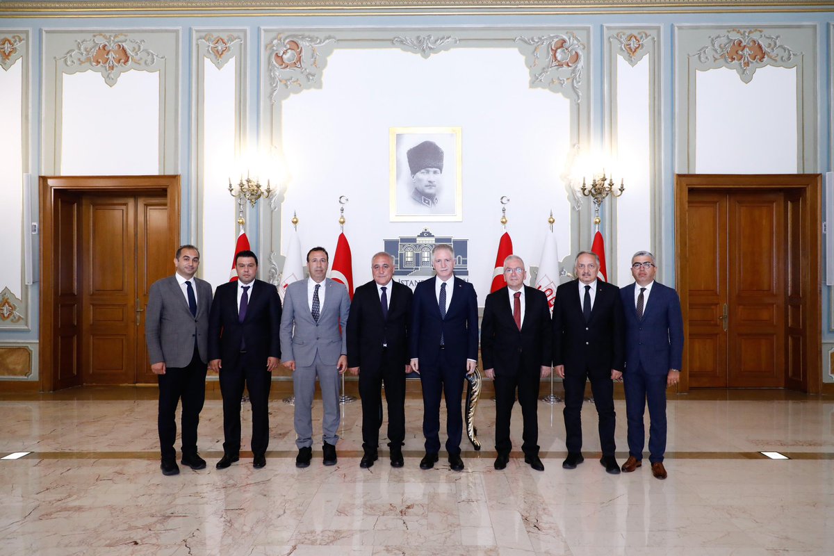 Yönetim Kurulu Başkanımız Sn. Cengiz ŞİMŞEK ve Yönetim Kurulu Üyelerimiz, İstanbul Valisi olarak atanan  Sn. Davut GÜL’ ü makamında ziyaret ederek hayırlı olsun ziyaretinde bulundular. 

Gazişehrimizdeki çalışmaları için kendisine teşekkür edip başarılarının devamı dilediler. 💐