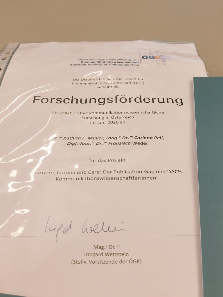 Corinna Peil (@corinna_peil) on Twitter photo Gut, dass die <a href="/OgKomm/">ÖGKomm</a> nur an der Dicke des Papiers gespart hat 🤪. Danke für die Förderung unseres Corona, Karriere & Care Projekts! @franzisca_weder <a href="/kathrinfmueller/">Kathrin Müller</a> <a href="/KowiSalzburg/">KoWi Salzburg</a> Gut, dass die <a href="/OgKomm/">ÖGKomm</a> nur an der Dicke des Papiers gespart hat 🤪. Danke für die Förderung unseres Corona, Karriere & Care Projekts! @franzisca_weder <a href="/kathrinfmueller/">Kathrin Müller</a> <a href="/KowiSalzburg/">KoWi Salzburg</a>