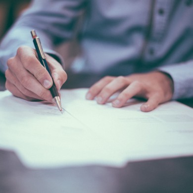 Op 11 juli kan je online aanschuiven voor de bijeenkomst in het kader van de lokale rekenkamer. Samen met de <a href="/NVRRNL/">NVRR</a> en de @griffiers werken we toe naar een optimale verbinding tussen #Raad en #Rekenkamer. Meld je aan via 👉 ow.ly/Va6t50OX6Ea