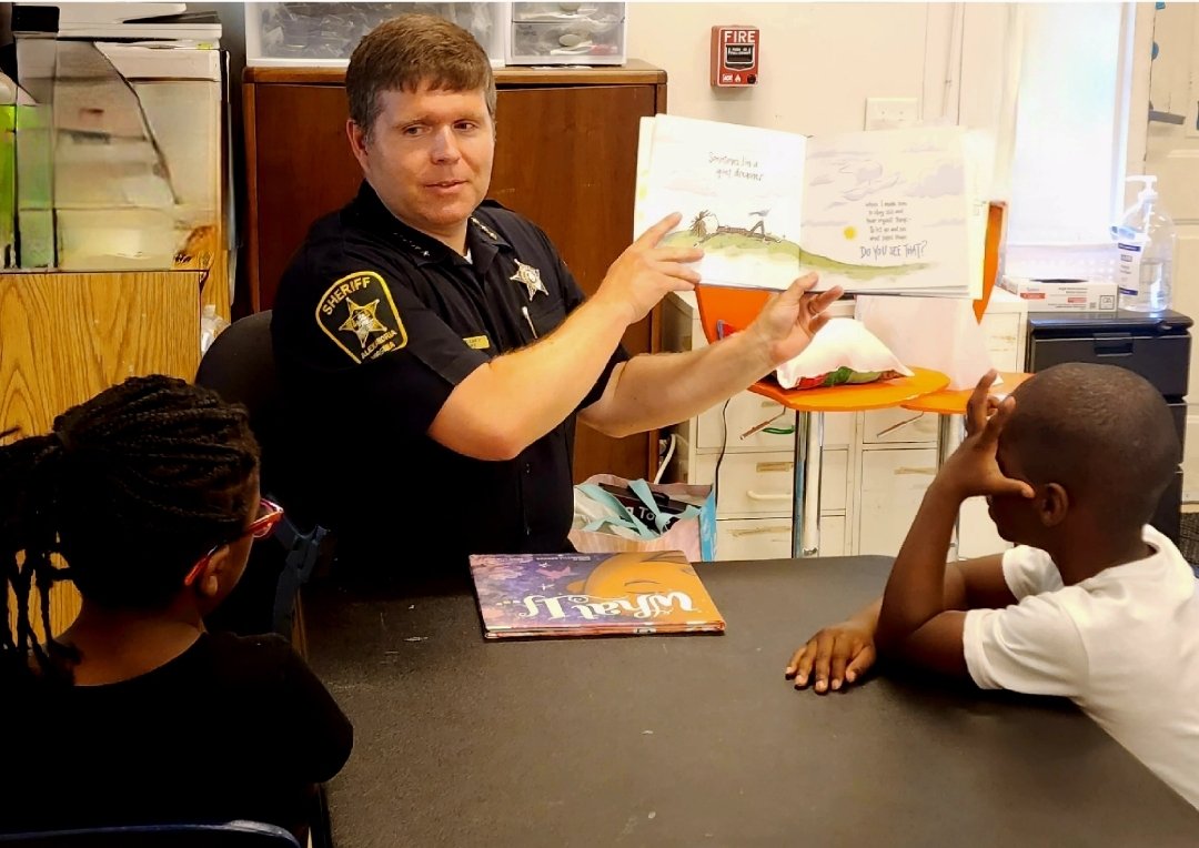Jacinta4AlexVA's tweet image. The Ruby Tucker Readers enjoyed having @AlexVASheriff Sean Casey  read to them and discuss his career journey. Our little readers were also very excited to be pinned as Alexandria's newest Junior Sheriff Deputies! #AlexandriaVA #RubyTuckerReaders #readtoachild