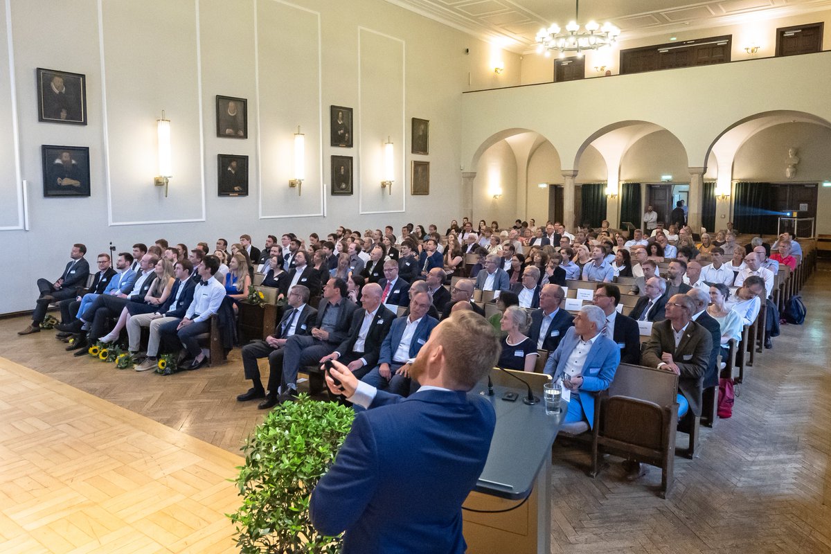 PMJordan92's tweet photo. Wow, what a fantastic moment in life - I received the doctoral thesis award 2023 from the Friedrich-Schiller-Universität Jena for my dissertation and could introduce the university to my scientific topics with a talk.  #lipidmediators #bacterialinfection #Unijena
©Jens Meyer https://t.co/EQncvn3djl