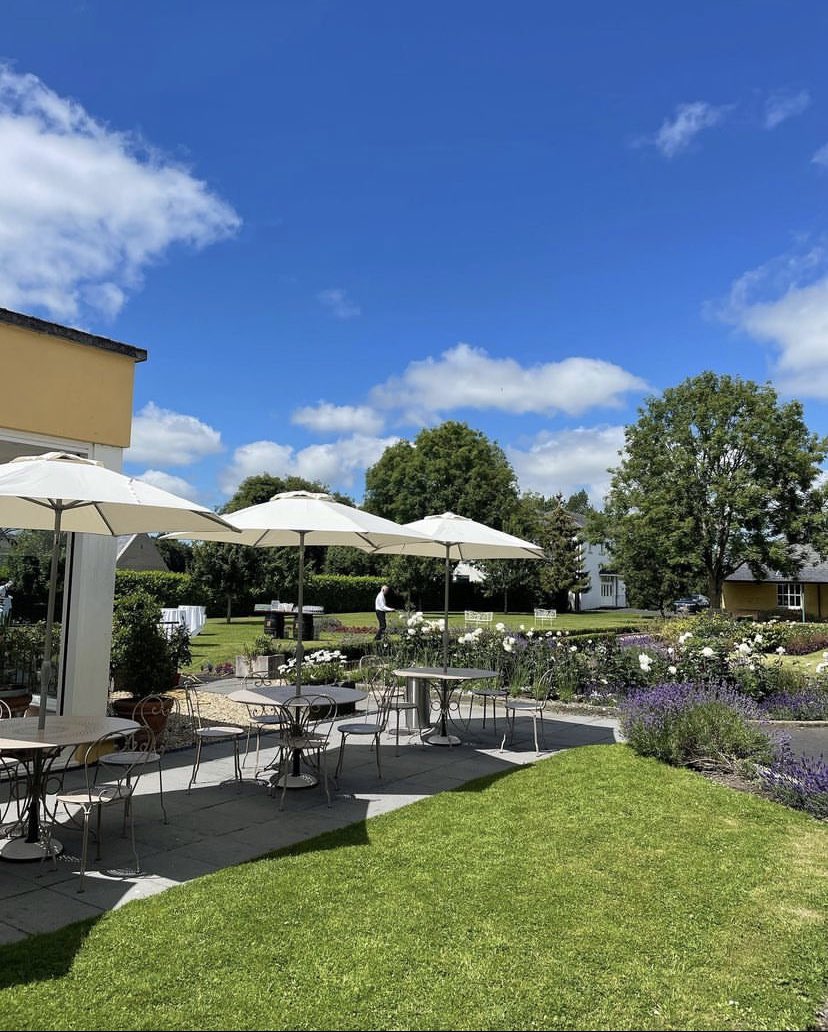 DunravenArms's tweet photo. Our back garden is a haven for alfresco dining, weather permitting!🌞🍴
#OriginalIrishThursdays https://t.co/rtPlgCUbVX