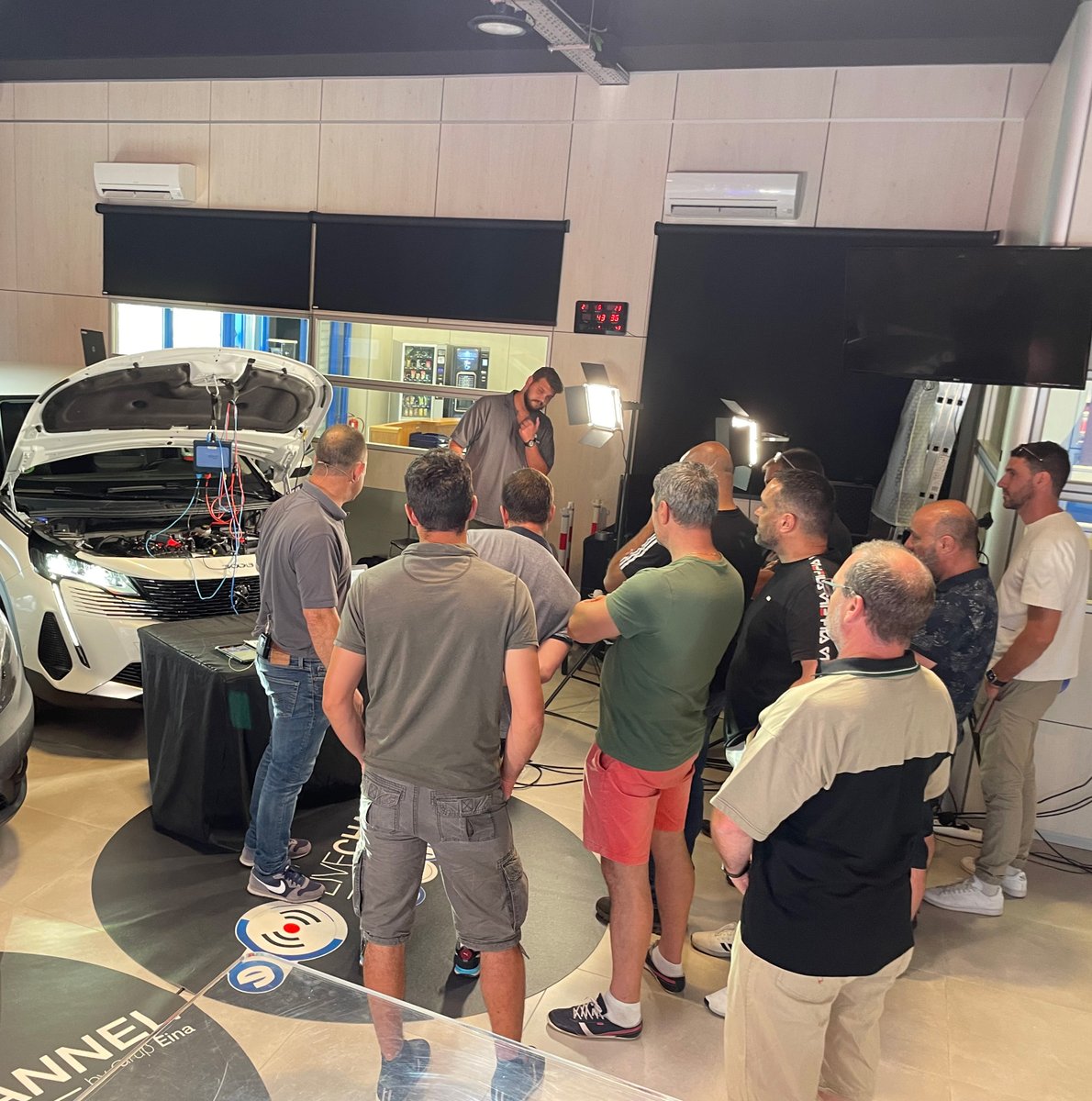 GrupEinaDigital's tweet image. La Commission AD Mécanique d’Autodistribution visite Grup Eina pour en savoir plus sur nos services techniques. 

grupeina.com/.../la-commiss…

#grupeina #autodistribution #servicestechniques #aftermarket #posventa