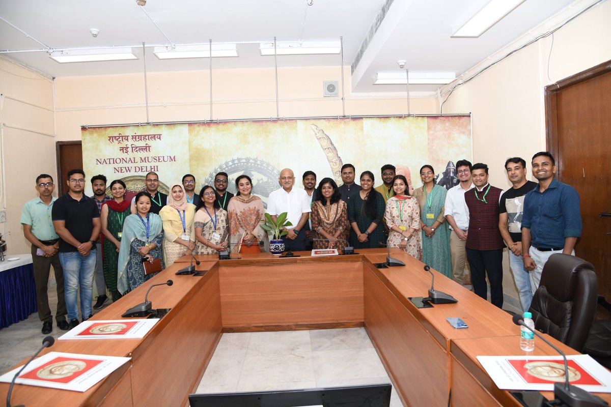 Officer Trainees - Indian Information Service 🇮🇳 tweet media