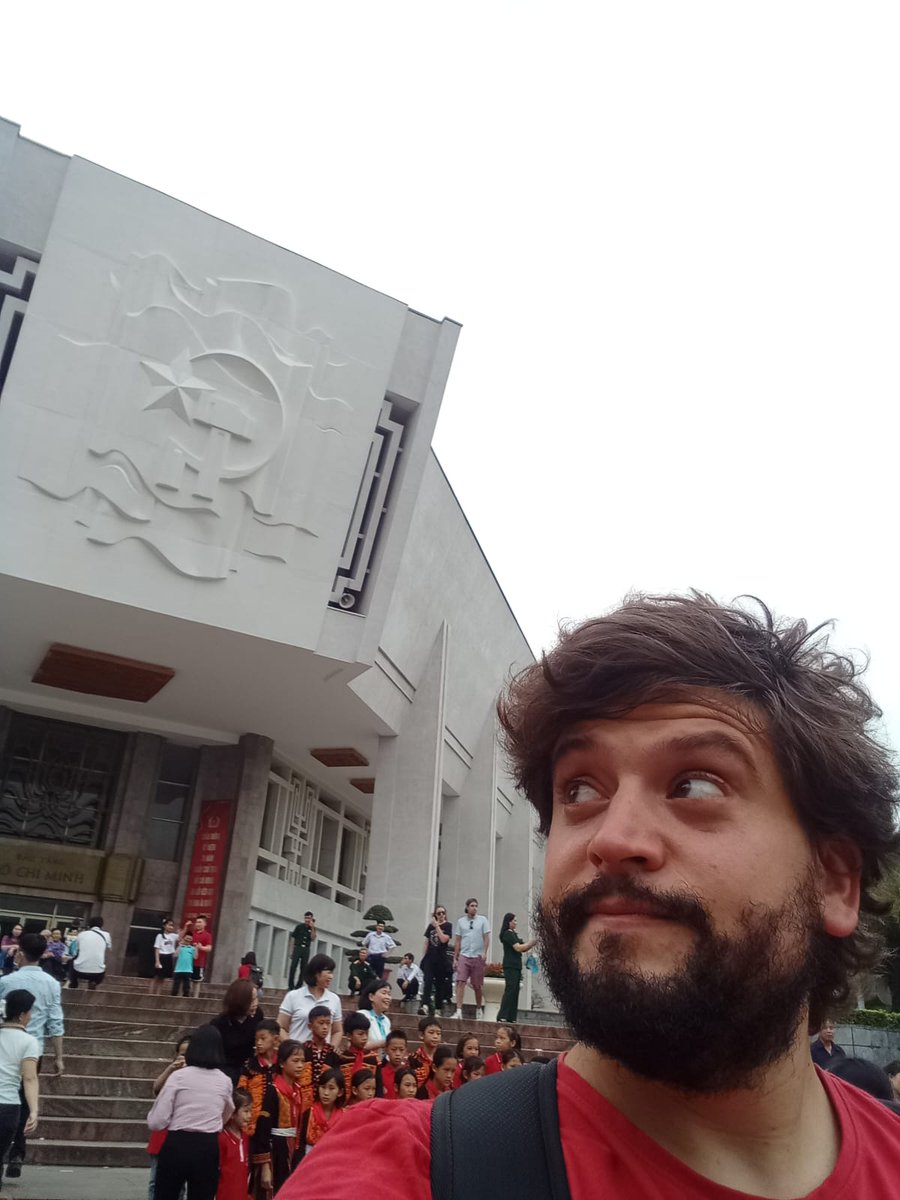 En Roma a mi sobrino y su pareja le hurtaron las valijas y documentos. La peregrinación para obtener pasaporte en el consulado y todo lo que tuvo que presentar es excesivo. Les dijo, a Marset se lo dieron enseguida. Sigue pagando hoteles esperando OK de Montevideo para emisión.