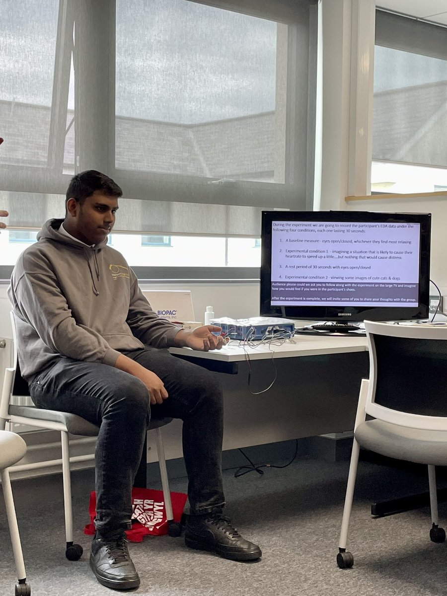 An informative Psychology taster day <a href="/USWPsych/">Psychology @ USW</a> today, learning about Poverty in Wales, Lie Detection &amp; testing the lab equipment. Thank you for our invitation! 🧠